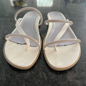 Vionic Cream Sandals Minimalist Design